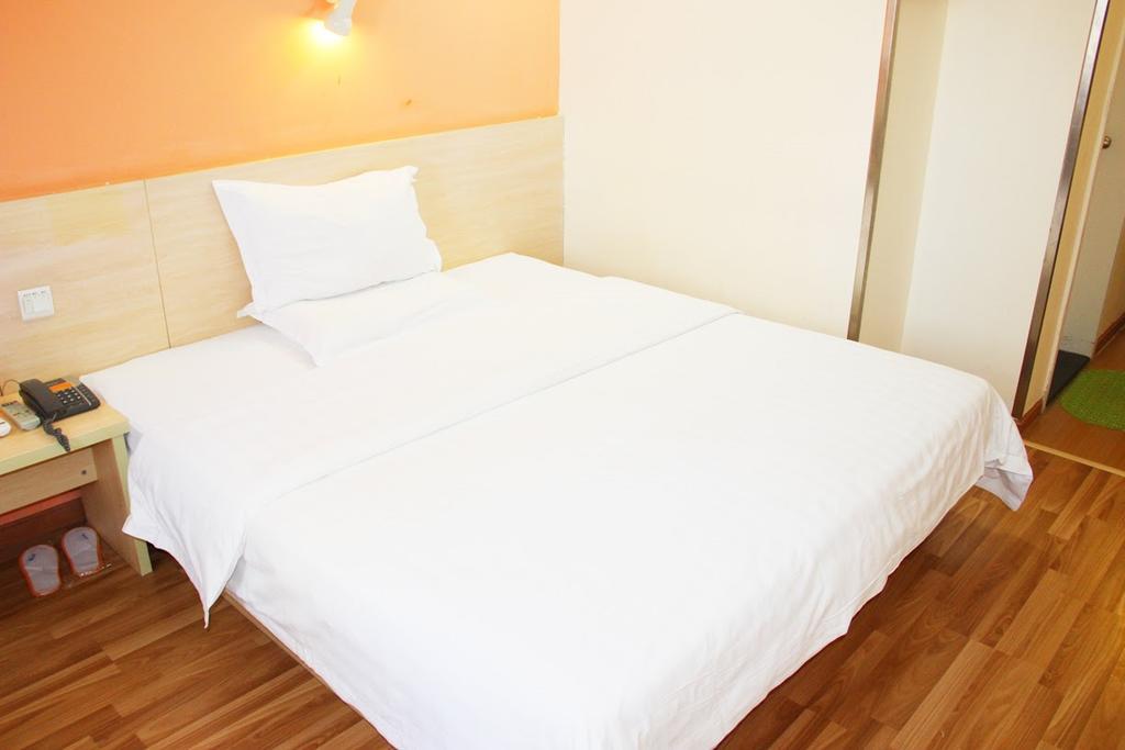 7Days Inn Nanchang North Railway Station Square Extérieur photo