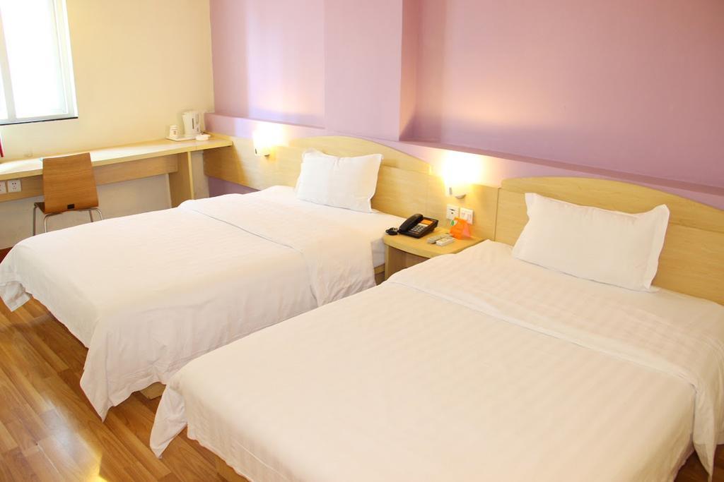 7Days Inn Nanchang North Railway Station Square Extérieur photo