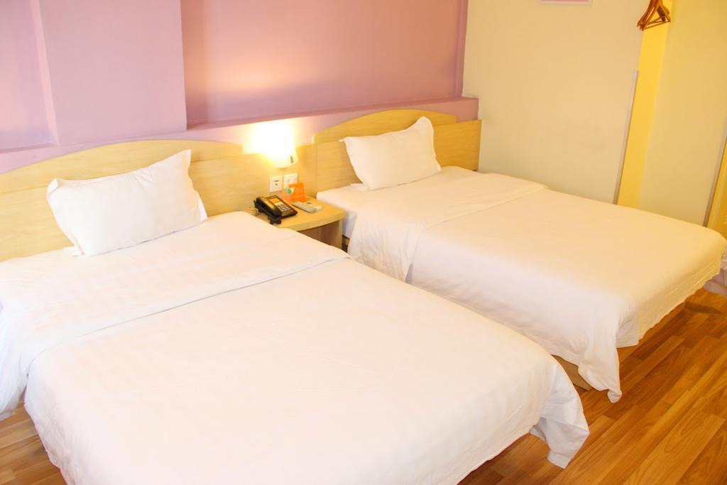 7Days Inn Nanchang North Railway Station Square Extérieur photo