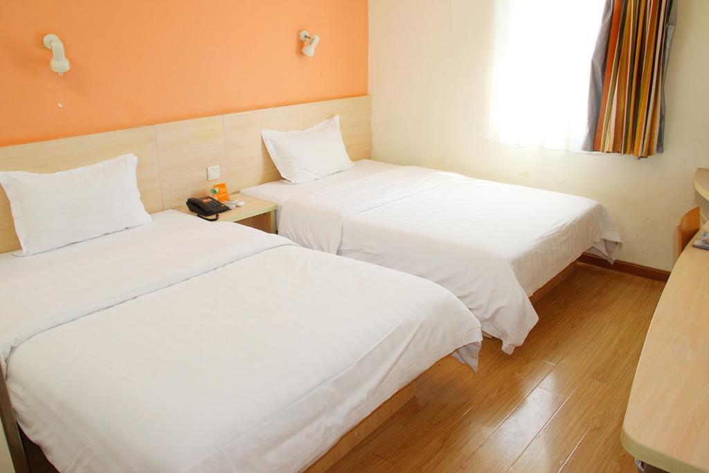 7Days Inn Nanchang North Railway Station Square Extérieur photo