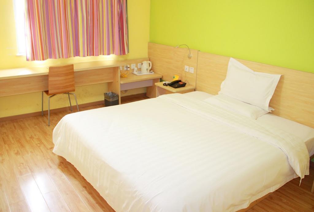 7Days Inn Nanchang North Railway Station Square Extérieur photo