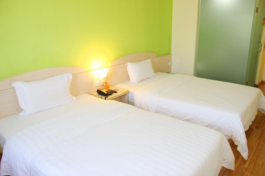 7Days Inn Nanchang North Railway Station Square Extérieur photo